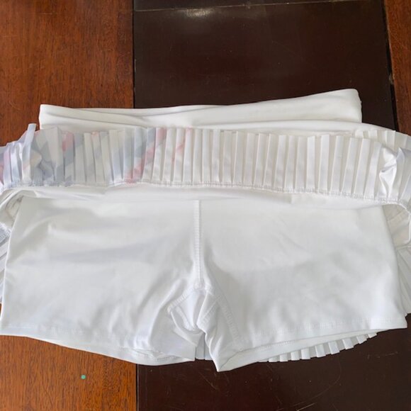 Lucky in Love Women's Tech It In Skort - White | Medium | Tiered Design, Shorts - Picture 5 of 8